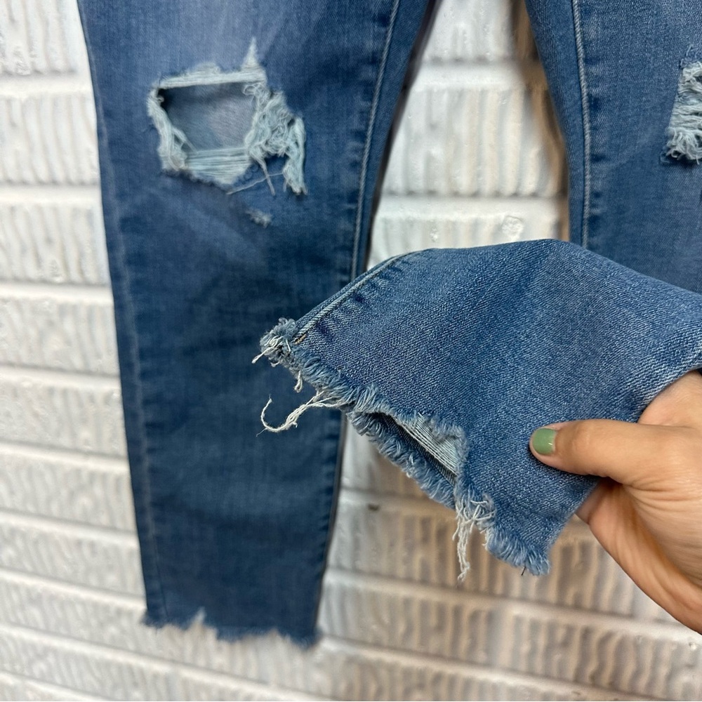 Levi’s 721 High Rise Skinny Jeans – Ripped Raw Hem (NWT) - Picture 7 of 13